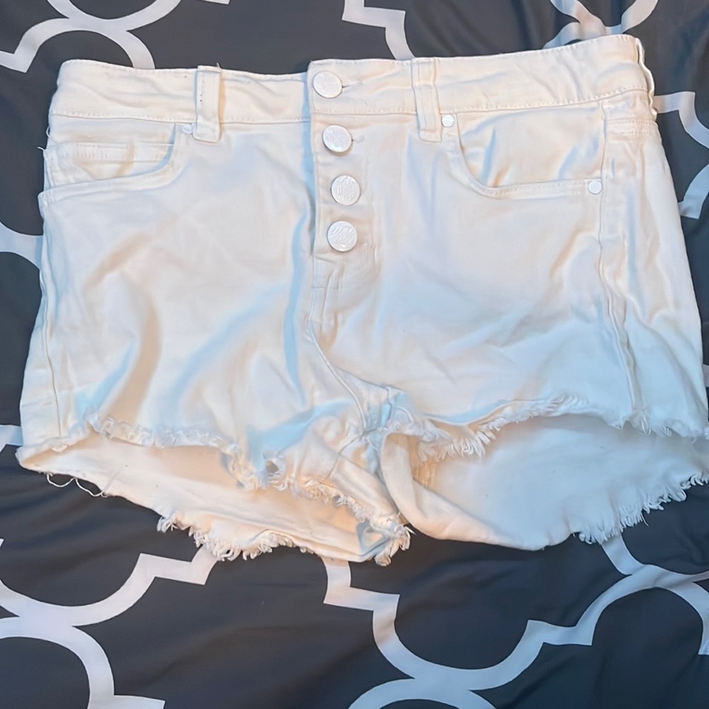 White “cut off shorts” jean shorts